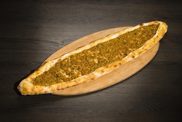 Hackfleisch Karadeniz Pide (Zum Hier Essen)